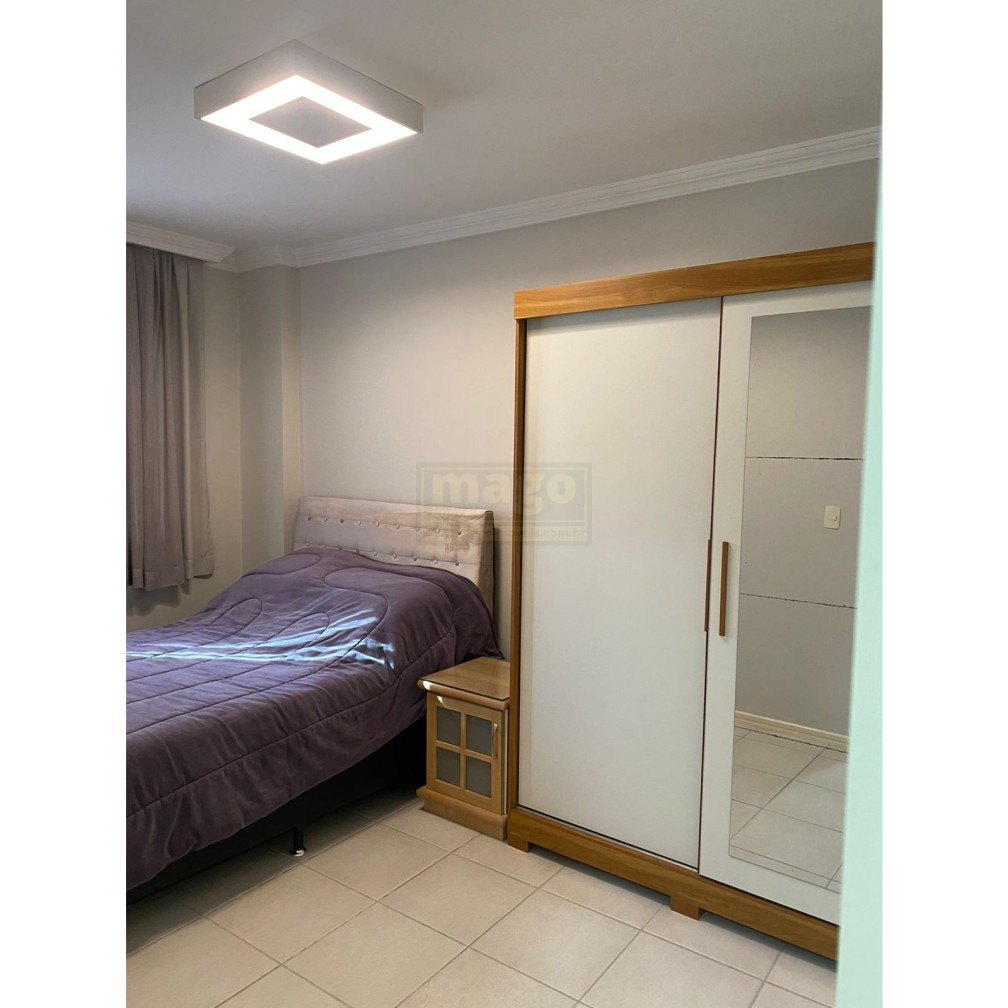 Apartamento quadra mar com 2 vagas de garagem 