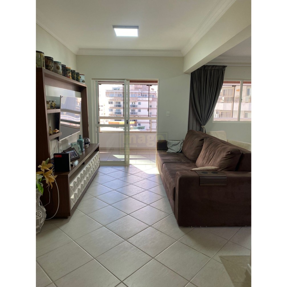 Apartamento quadra mar com 2 vagas de garagem 
