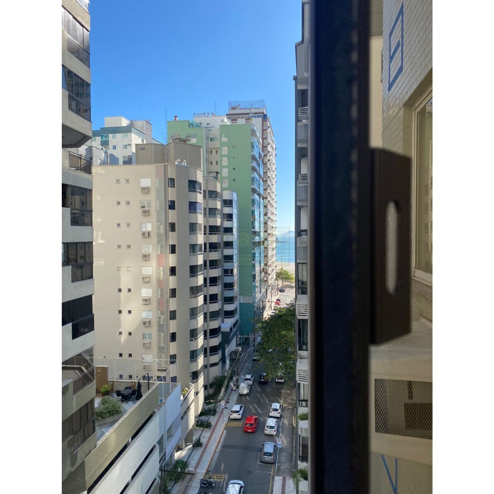 Apartamento quadra mar com 2 vagas de garagem 