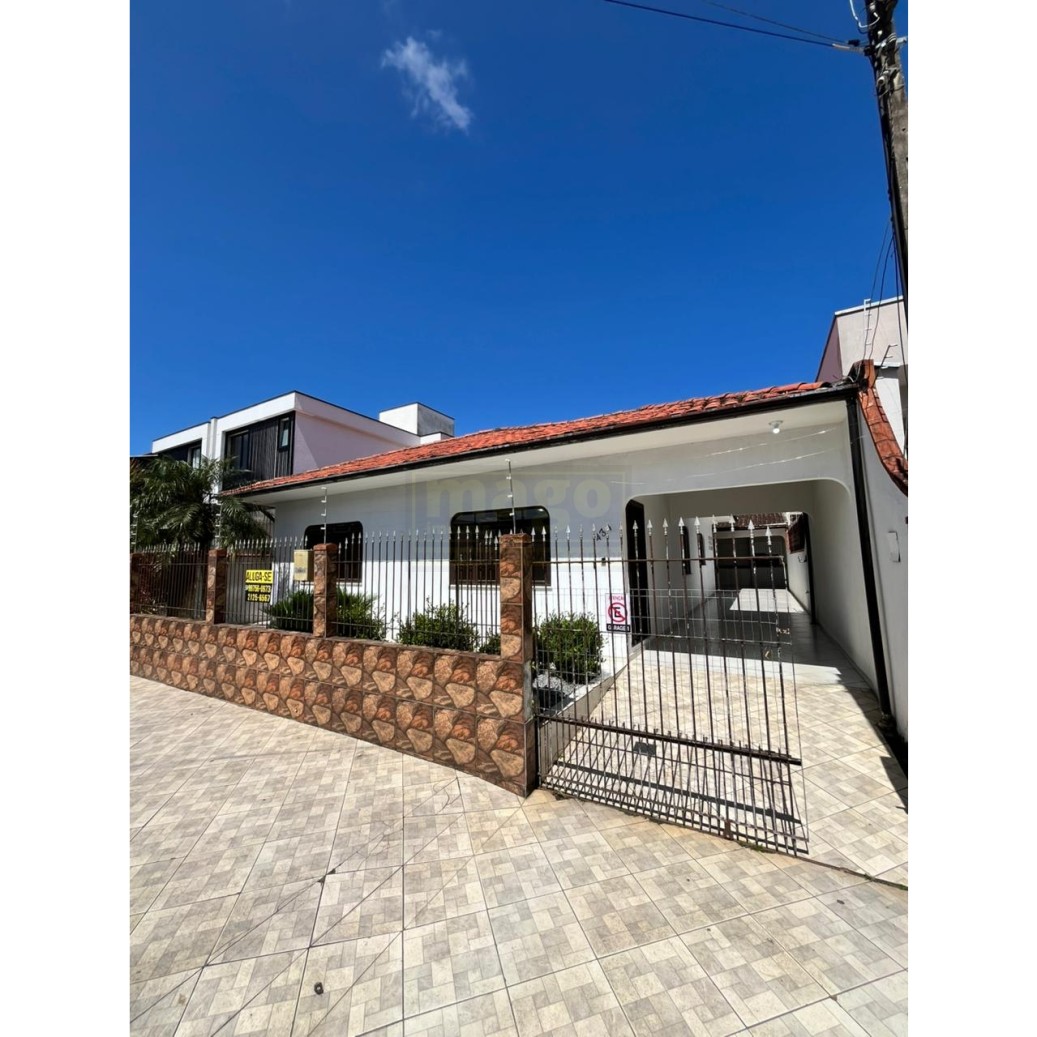 Casa 3 quartos para Locação Anual no bairro Centro em Camboriú