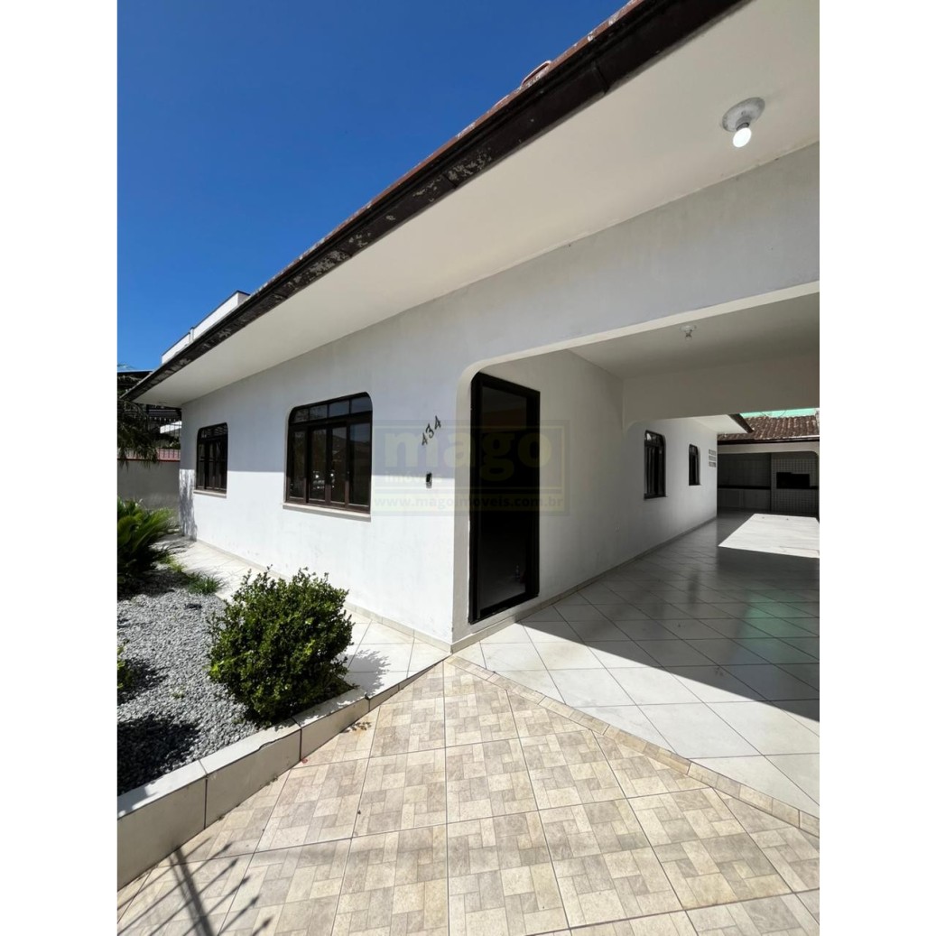 Casa 3 quartos para Locação Anual no bairro Centro em Camboriú