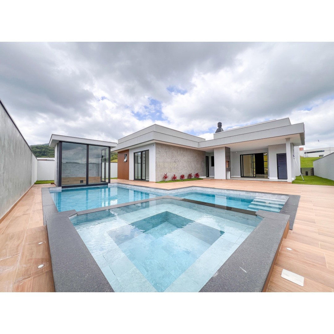 Casa 4 suítes para Venda no bairro Santa Regina em Camboriú