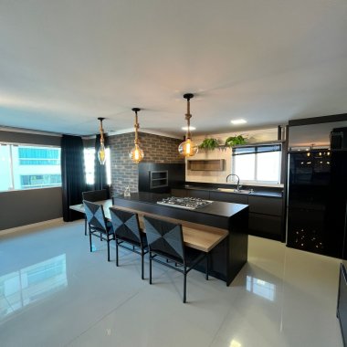 Apartamento 3 suítes e 2 vagas  de garagem  totalmente mobiliado no centro de BC