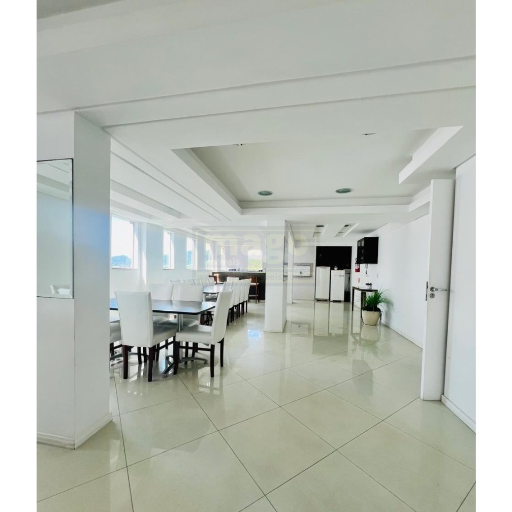 Apartamento com 3 suítes e 2 garagens na Barra Sul