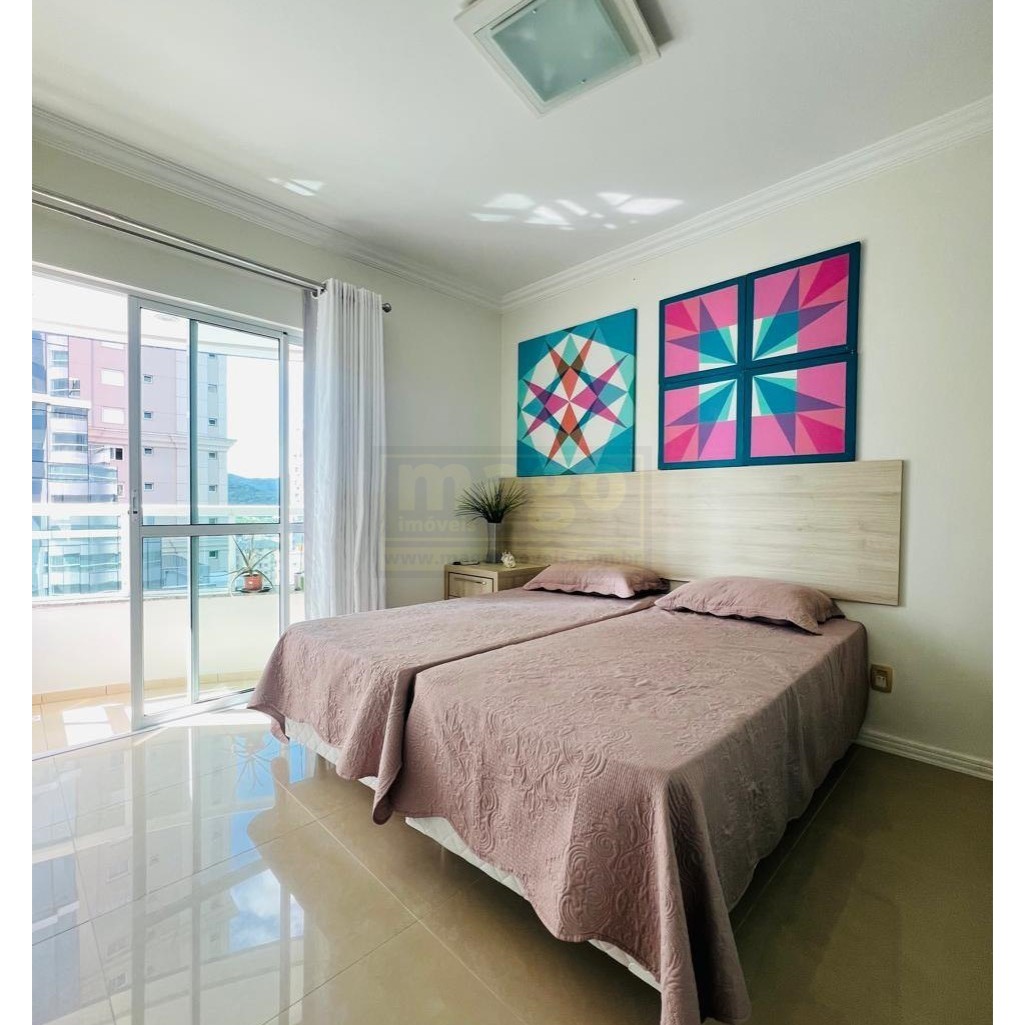 Apartamento com 3 suítes e 2 garagens na Barra Sul