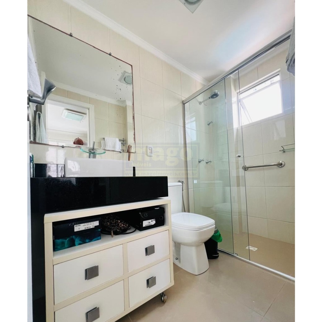 Apartamento com 3 suítes e 2 garagens na Barra Sul