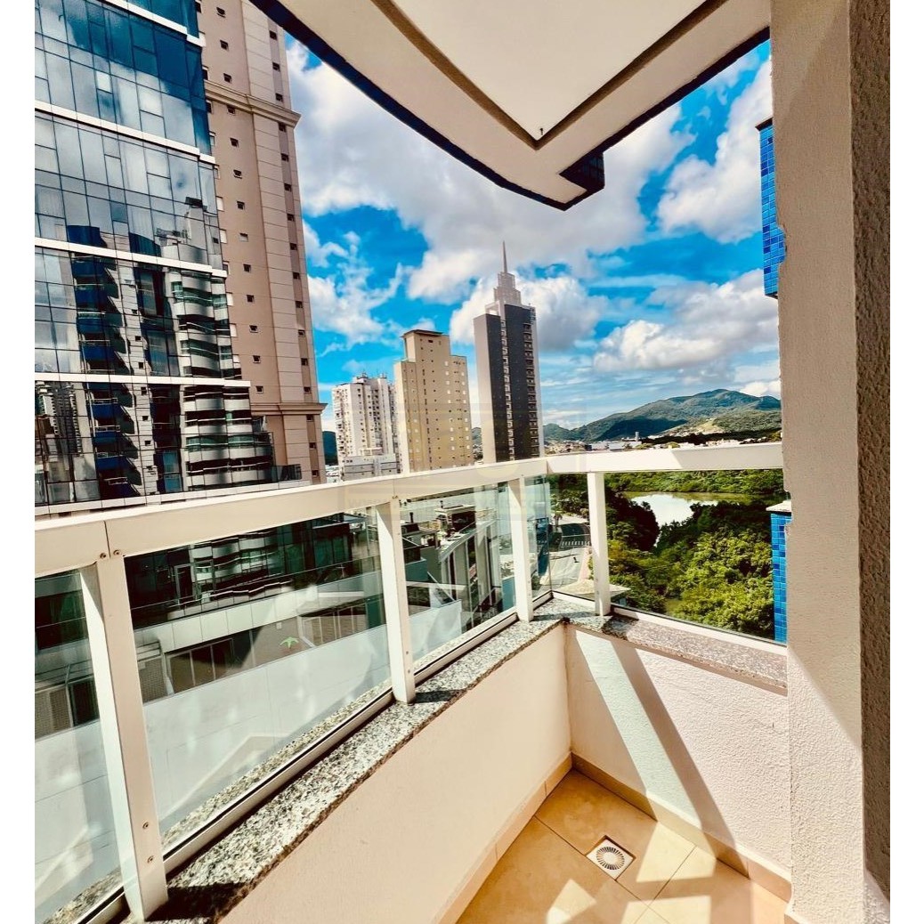 Apartamento com 3 suítes e 2 garagens na Barra Sul
