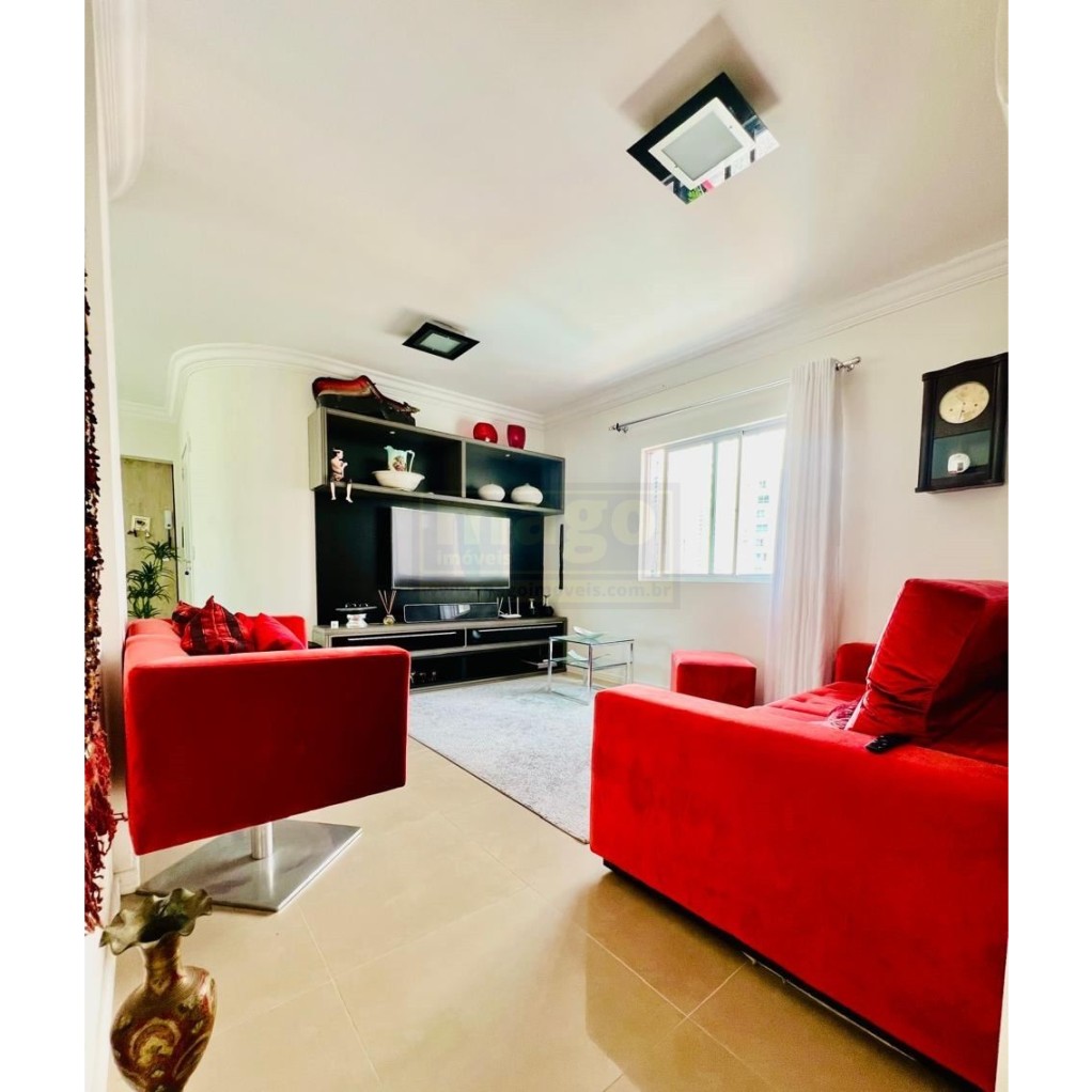 Apartamento com 3 suítes e 2 garagens na Barra Sul