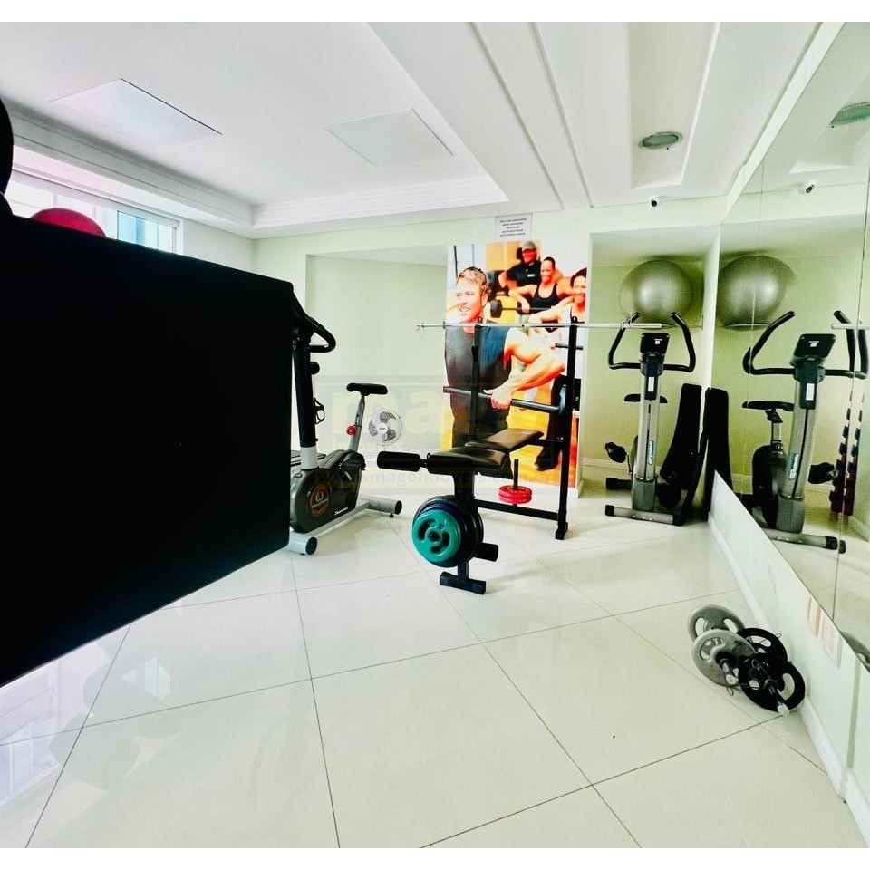 Apartamento com 3 suítes e 2 garagens na Barra Sul