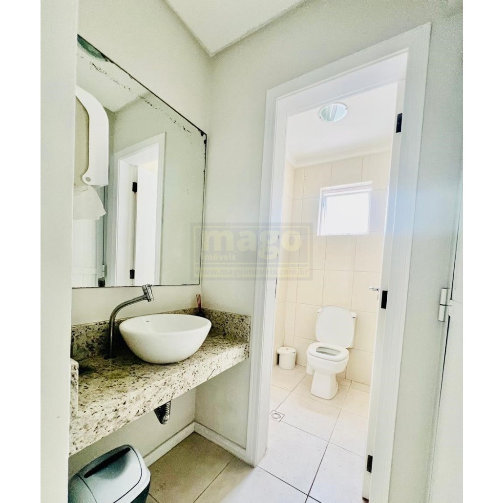 Apartamento com 3 suítes e 2 garagens na Barra Sul