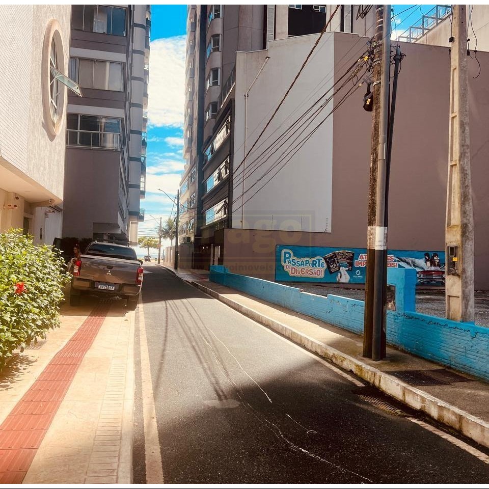Apartamento com 3 suítes e 2 garagens na Barra Sul