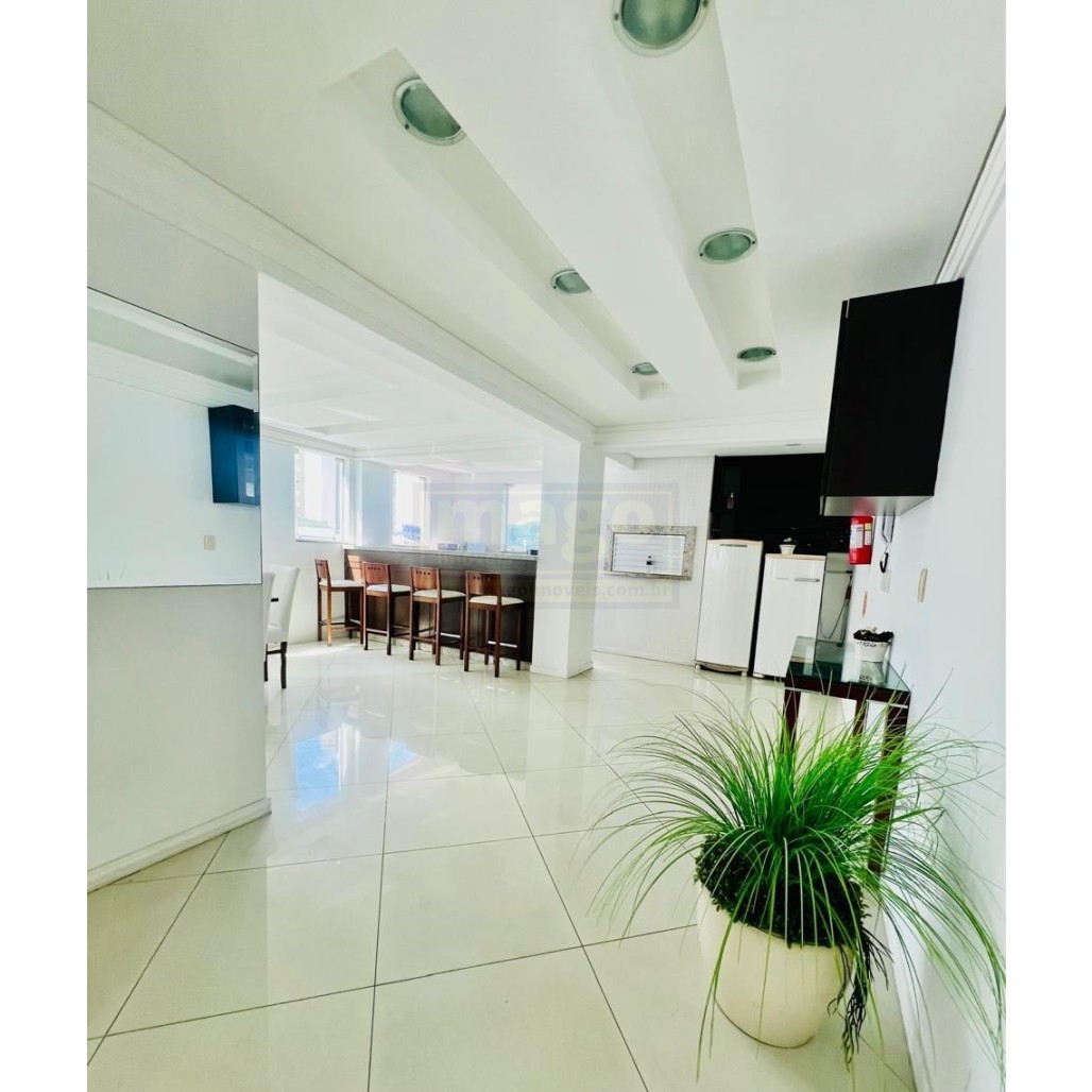 Apartamento com 3 suítes e 2 garagens na Barra Sul