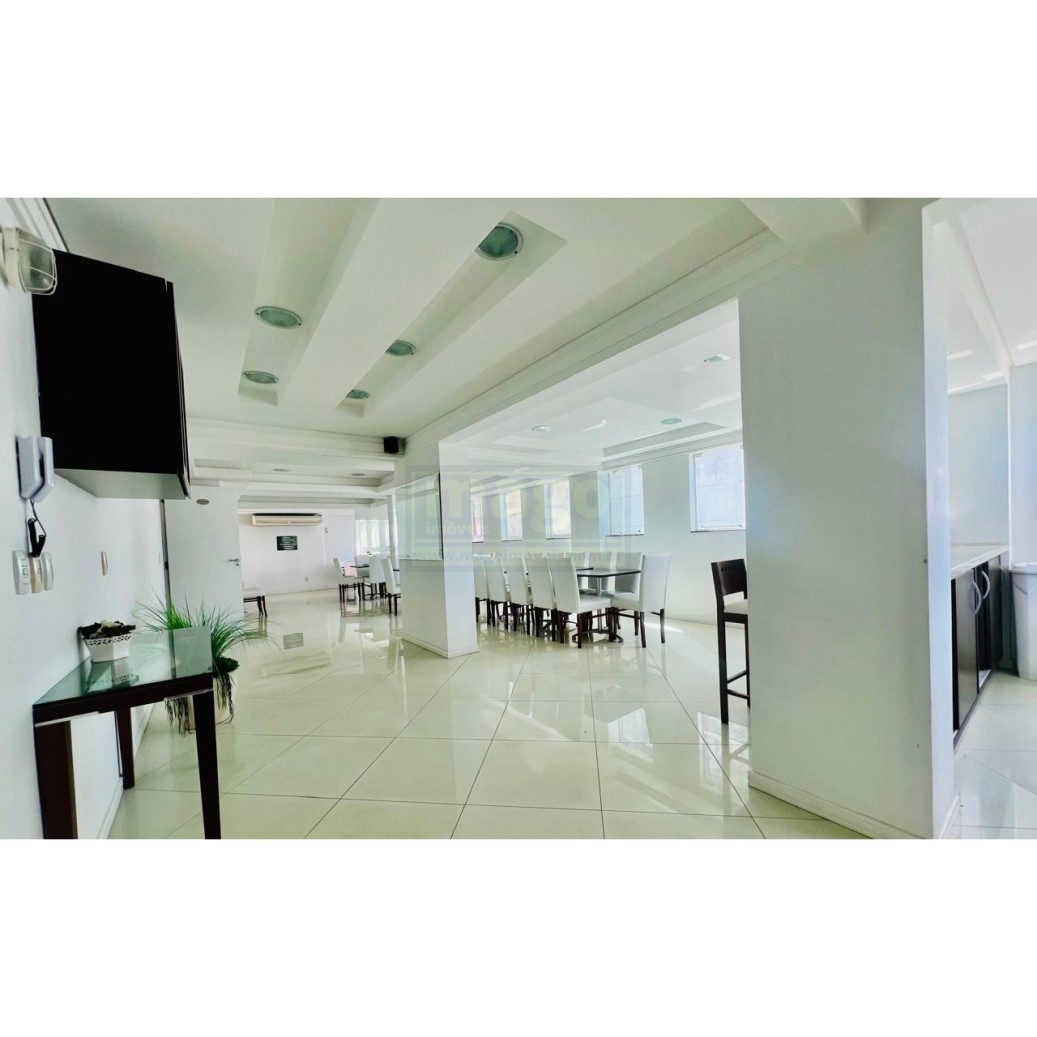 Apartamento com 3 suítes e 2 garagens na Barra Sul