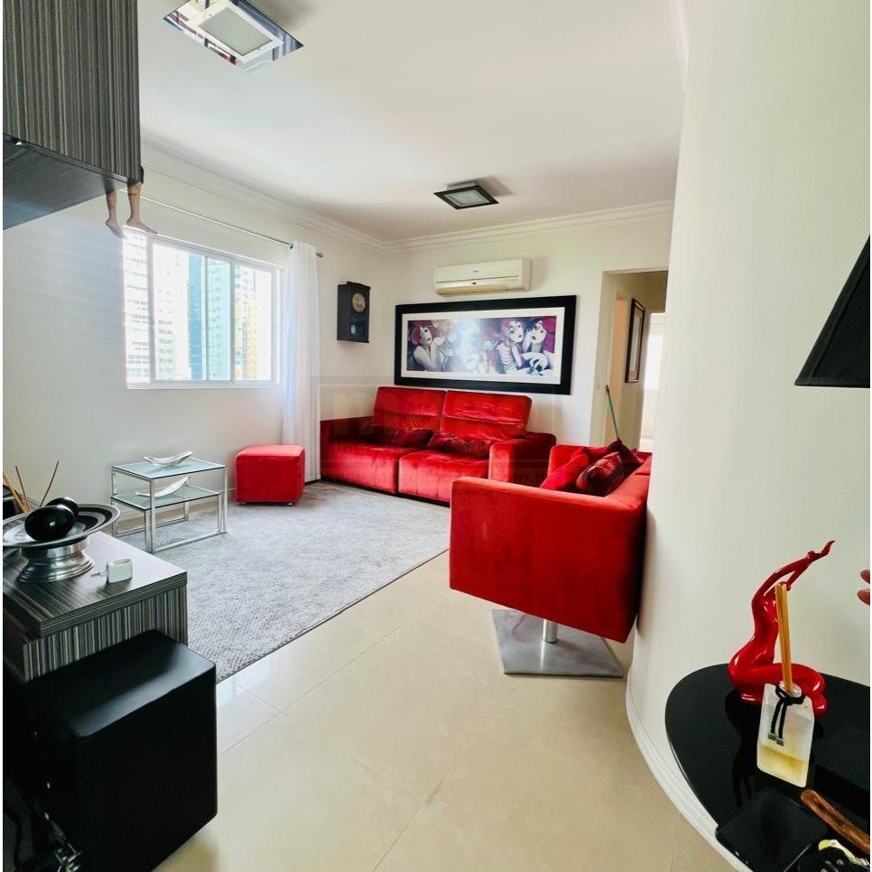 Apartamento com 3 suítes e 2 garagens na Barra Sul