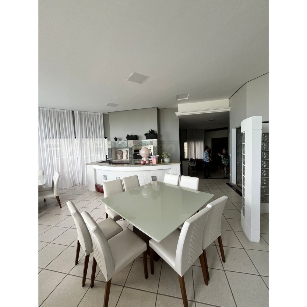 Apartamento para Locação Anual no bairro Centro em Balneário Camboriú