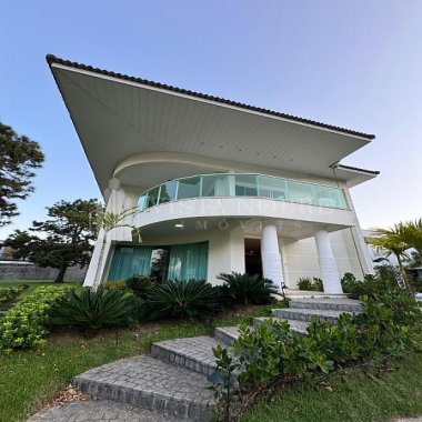 Casa 4 suítes para Locação Anual no bairro Estaleiro em Balneário Camboriú