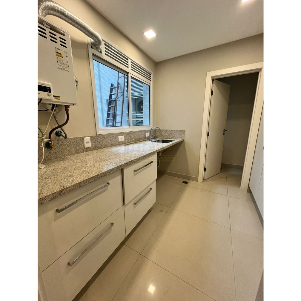 Apartamento 3 suítes para Locação Anual no bairro Bairro Praia Brava em Itajaí