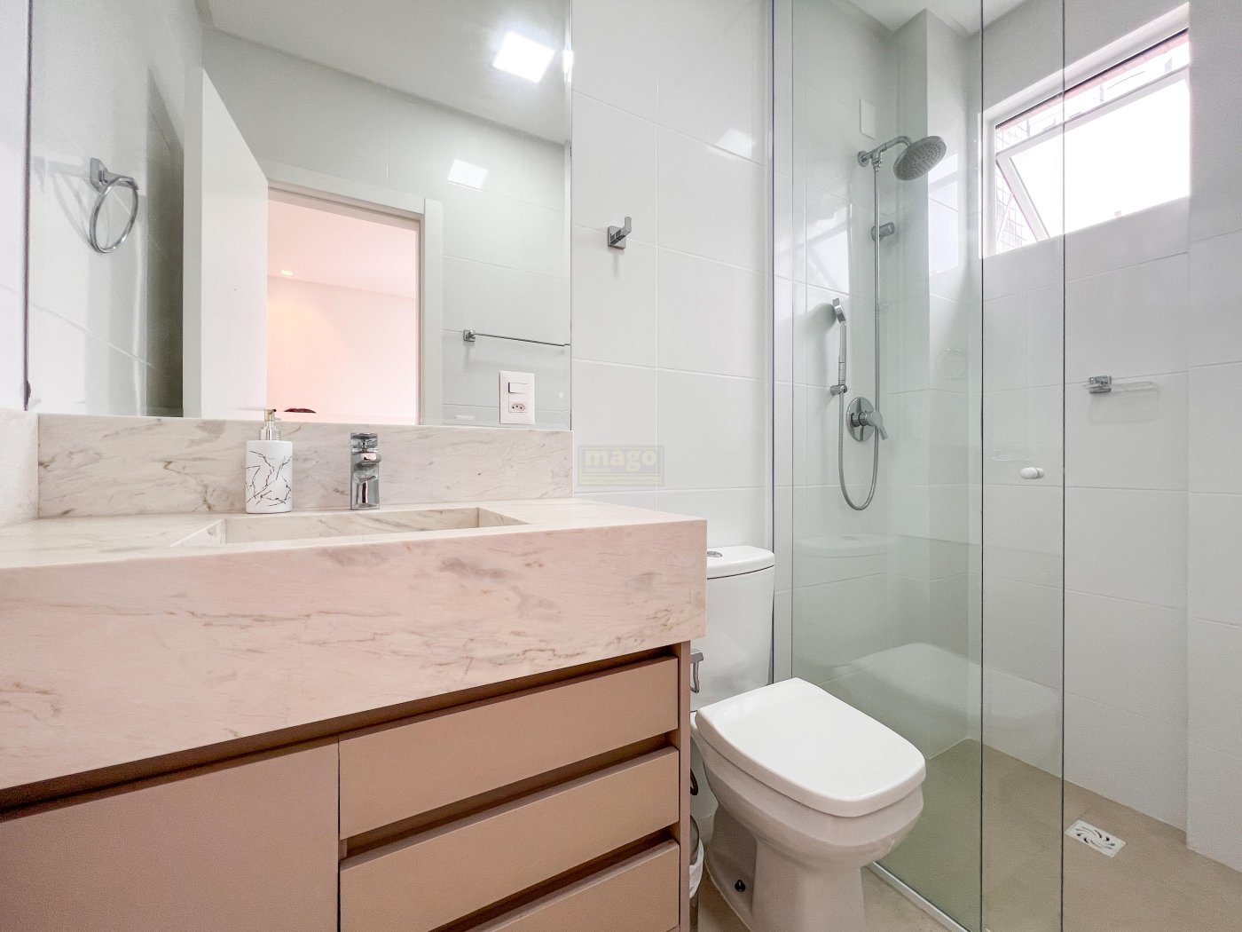 Excelente apartamento mobiliado no bairro Pioneiros