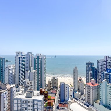 Decorado pronto para desfrutar com vista esplêndida!