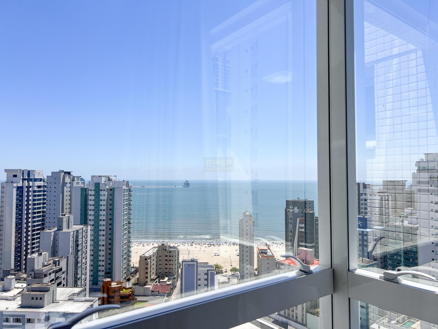 Decorado pronto para desfrutar com vista esplêndida!