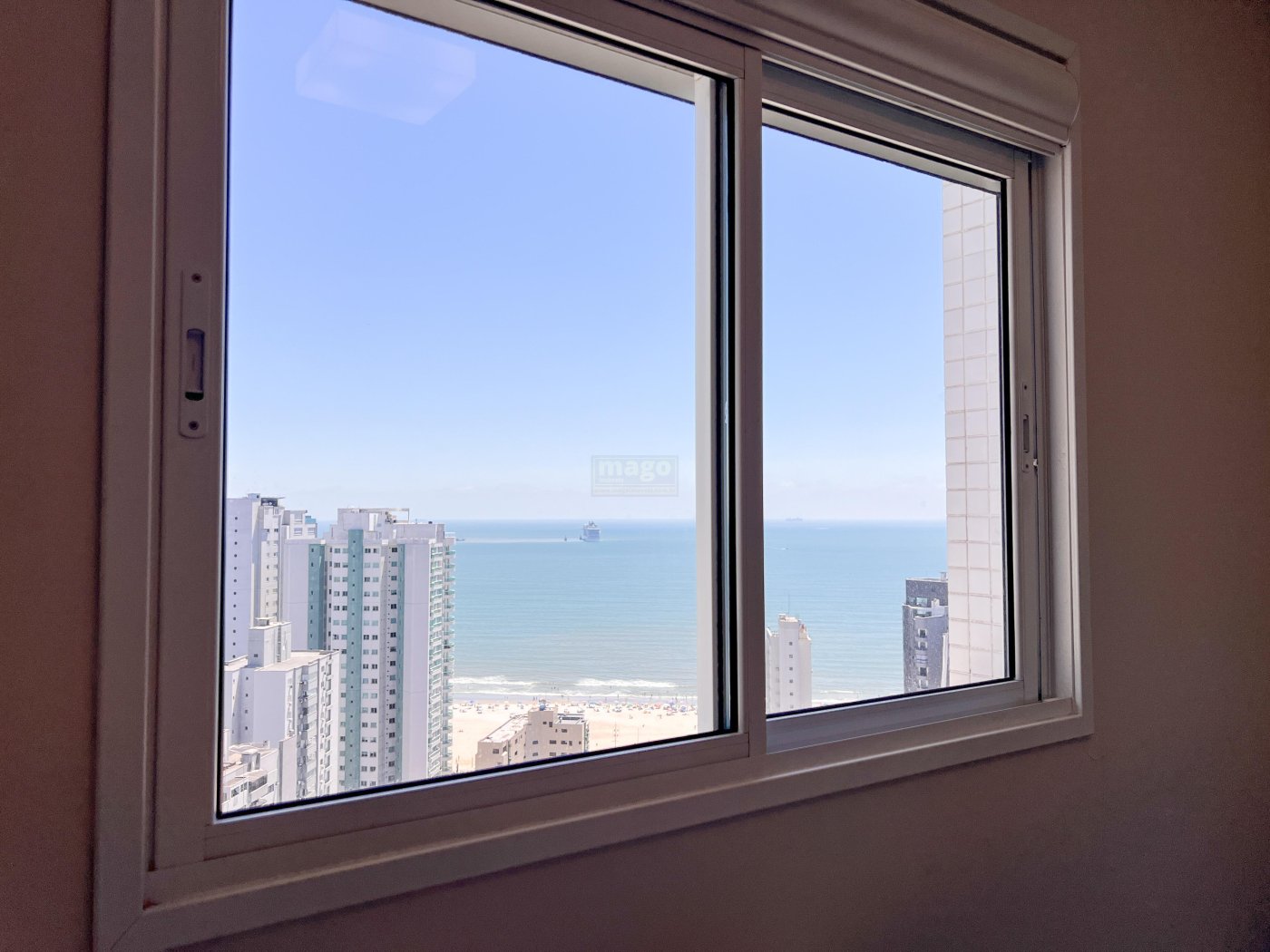 Decorado pronto para desfrutar com vista esplêndida!