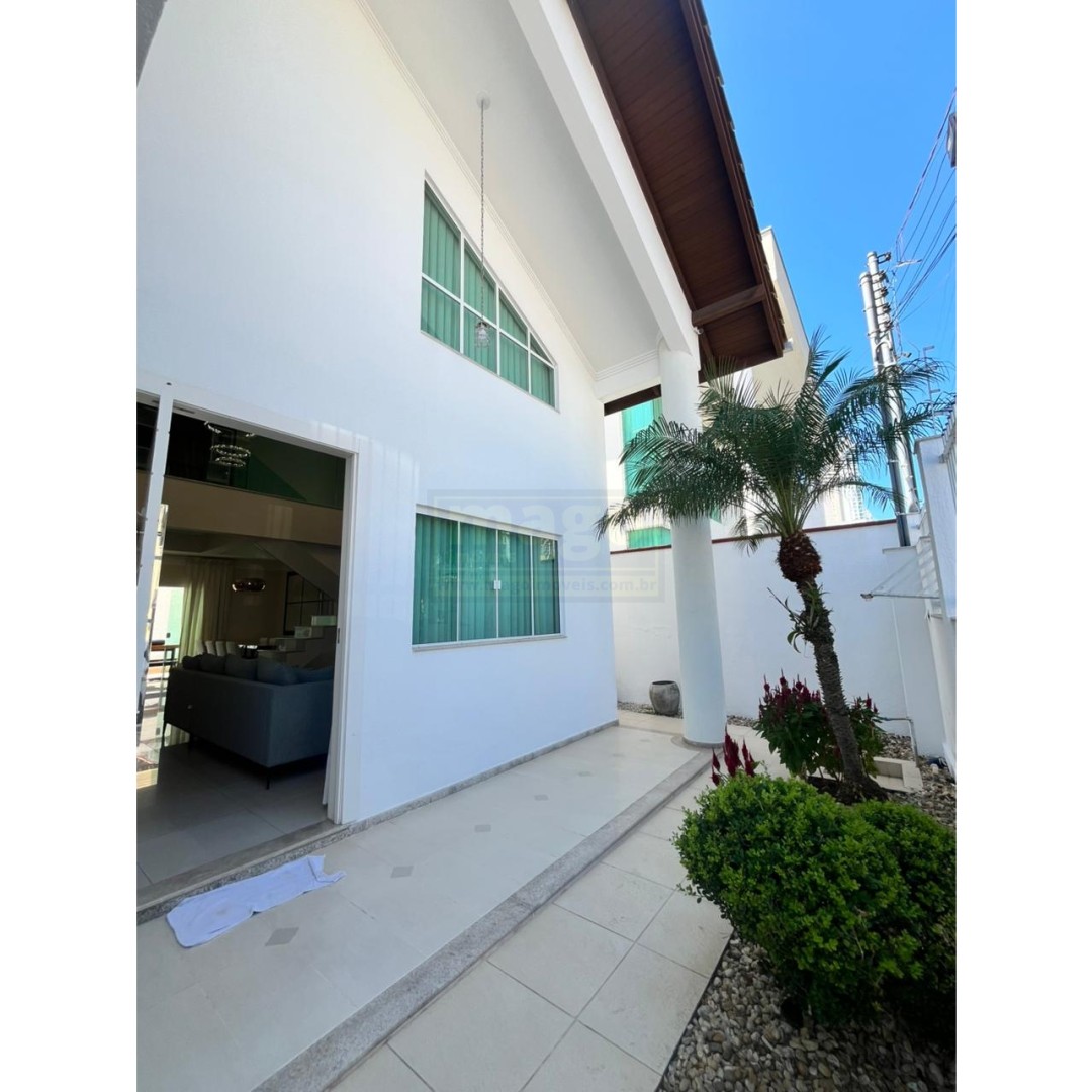 Casa 3 suítes para Locação Anual no bairro Barra Norte em Balneário Camboriú