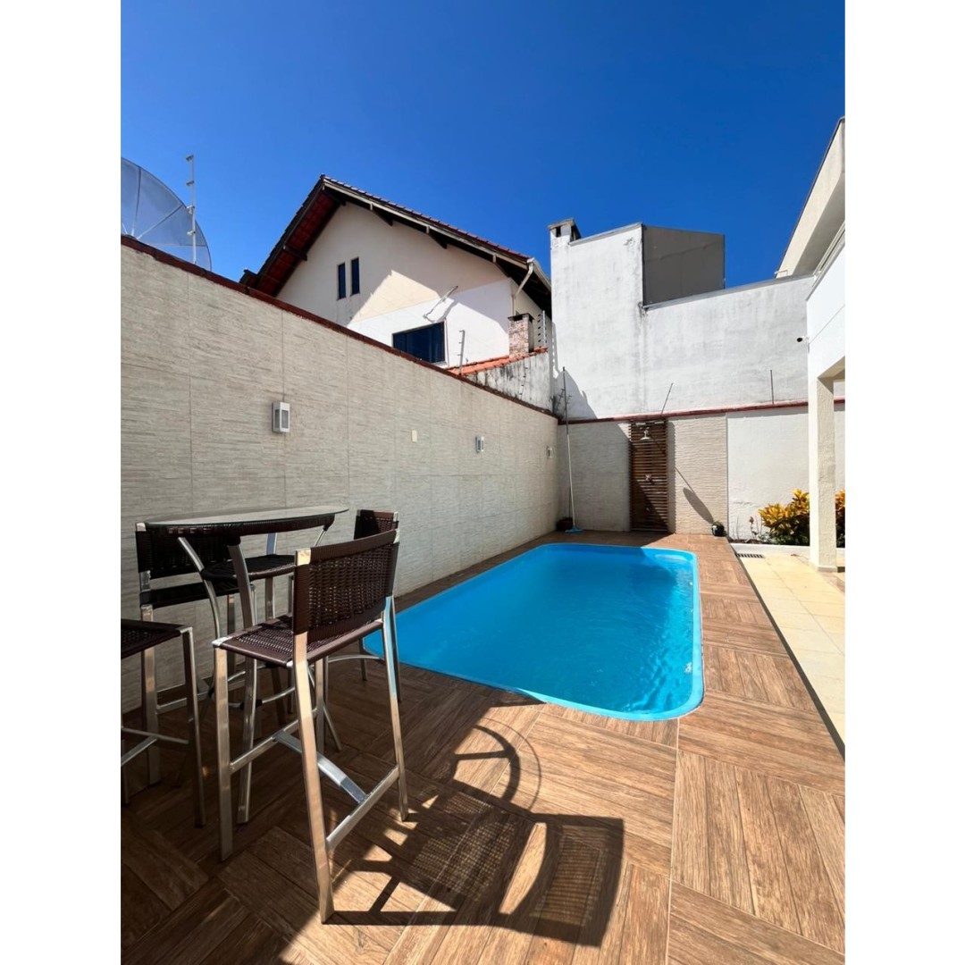 Casa 3 suítes para Locação Anual no bairro Barra Norte em Balneário Camboriú