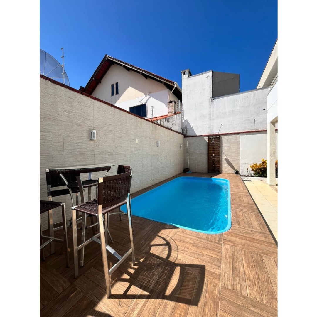 Casa 3 suítes para Locação Anual no bairro Barra Norte em Balneário Camboriú