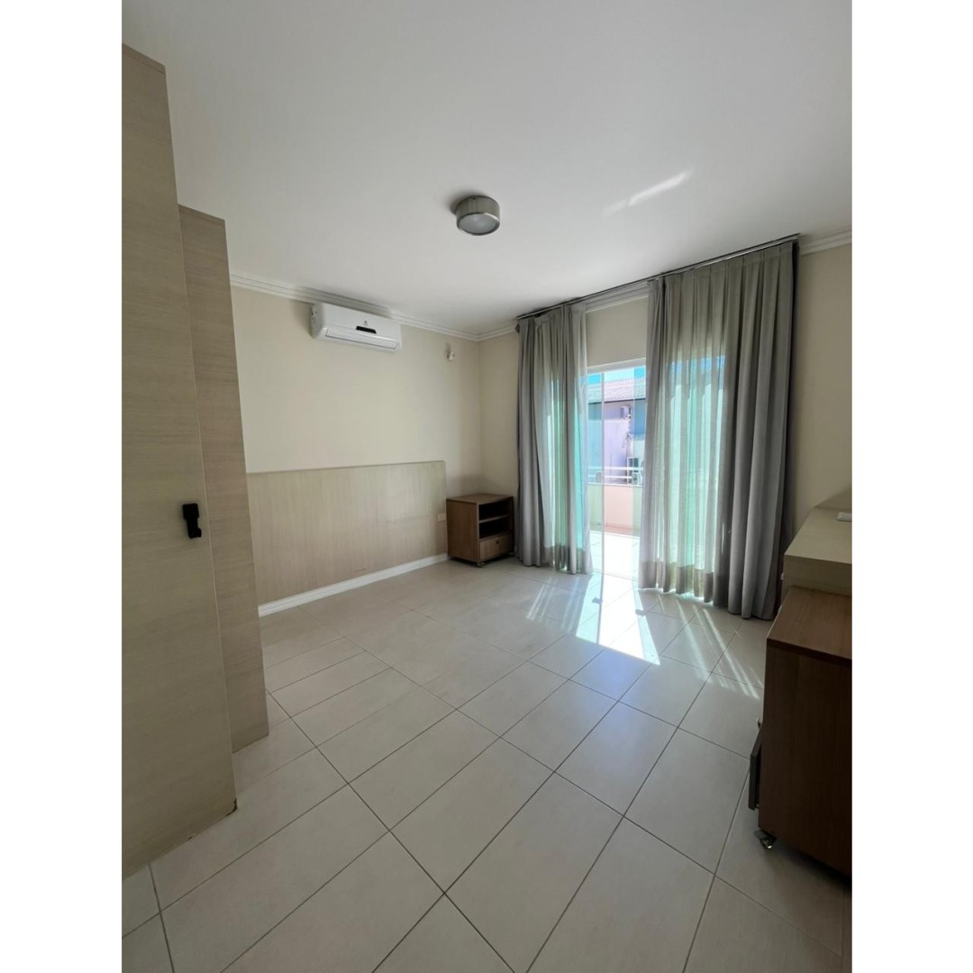 Casa 3 suítes para Locação Anual no bairro Barra Norte em Balneário Camboriú