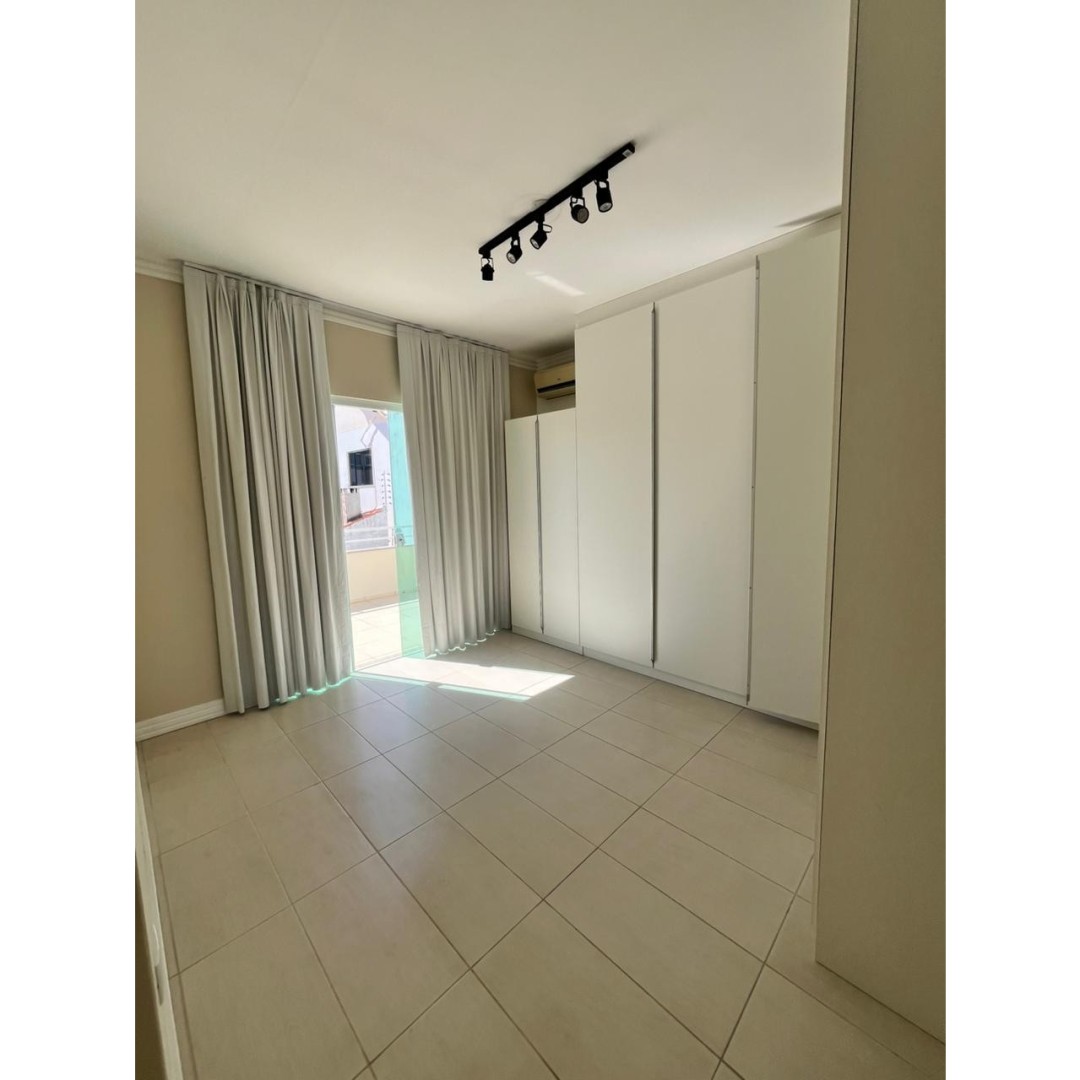 Casa 3 suítes para Locação Anual no bairro Barra Norte em Balneário Camboriú