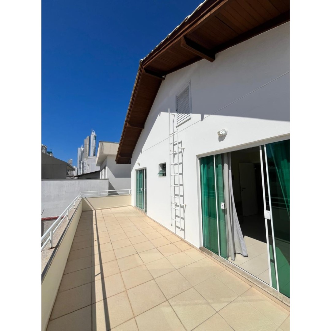 Casa 3 suítes para Locação Anual no bairro Barra Norte em Balneário Camboriú