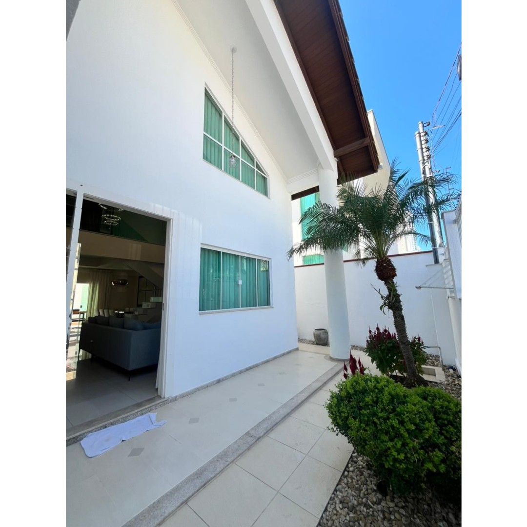 Casa 3 suítes para Locação Anual no bairro Barra Norte em Balneário Camboriú