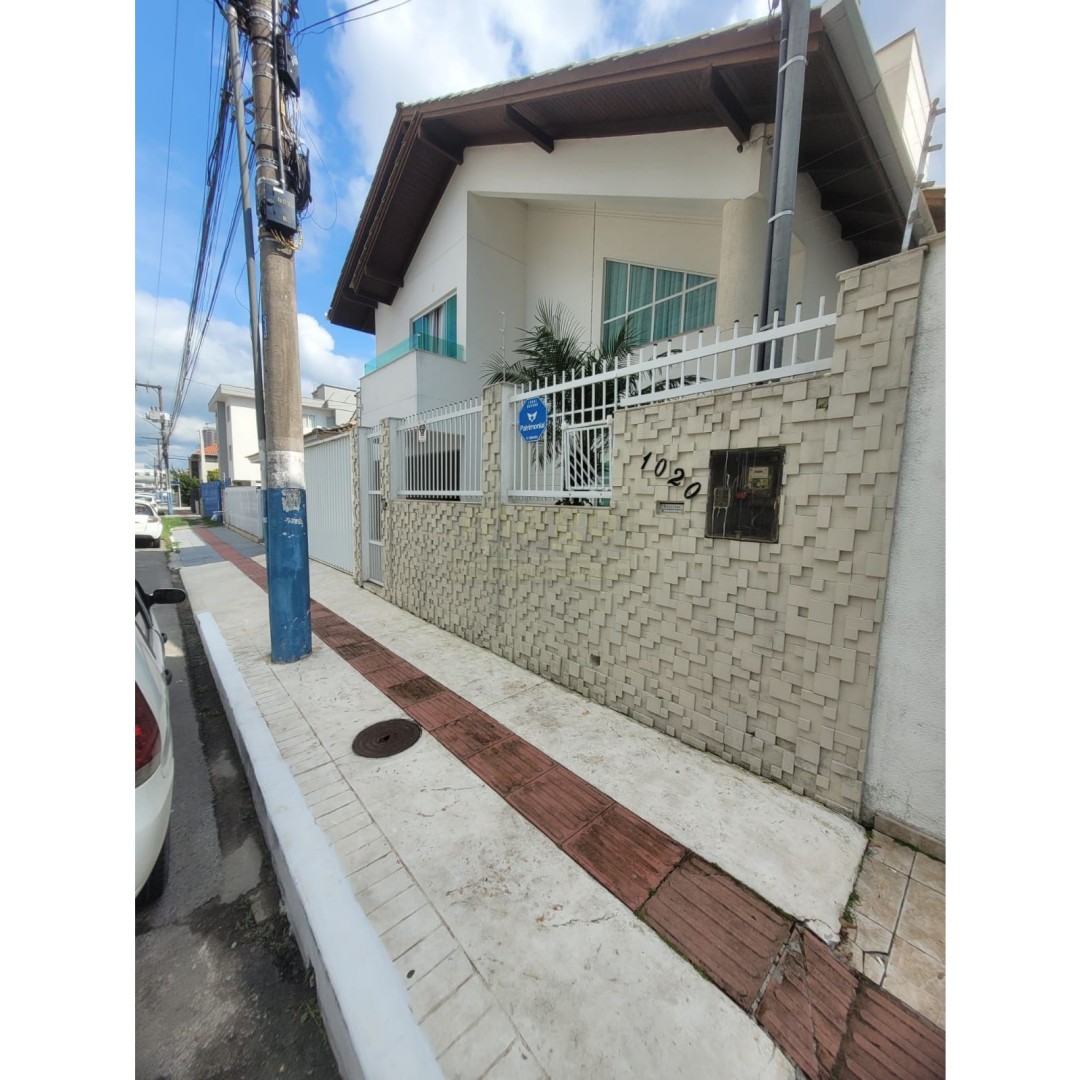 Casa 3 suítes para Locação Anual no bairro Barra Norte em Balneário Camboriú