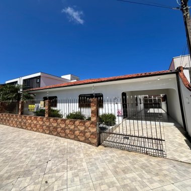 Casa 3 quartos para Venda no bairro Centro em Camboriú