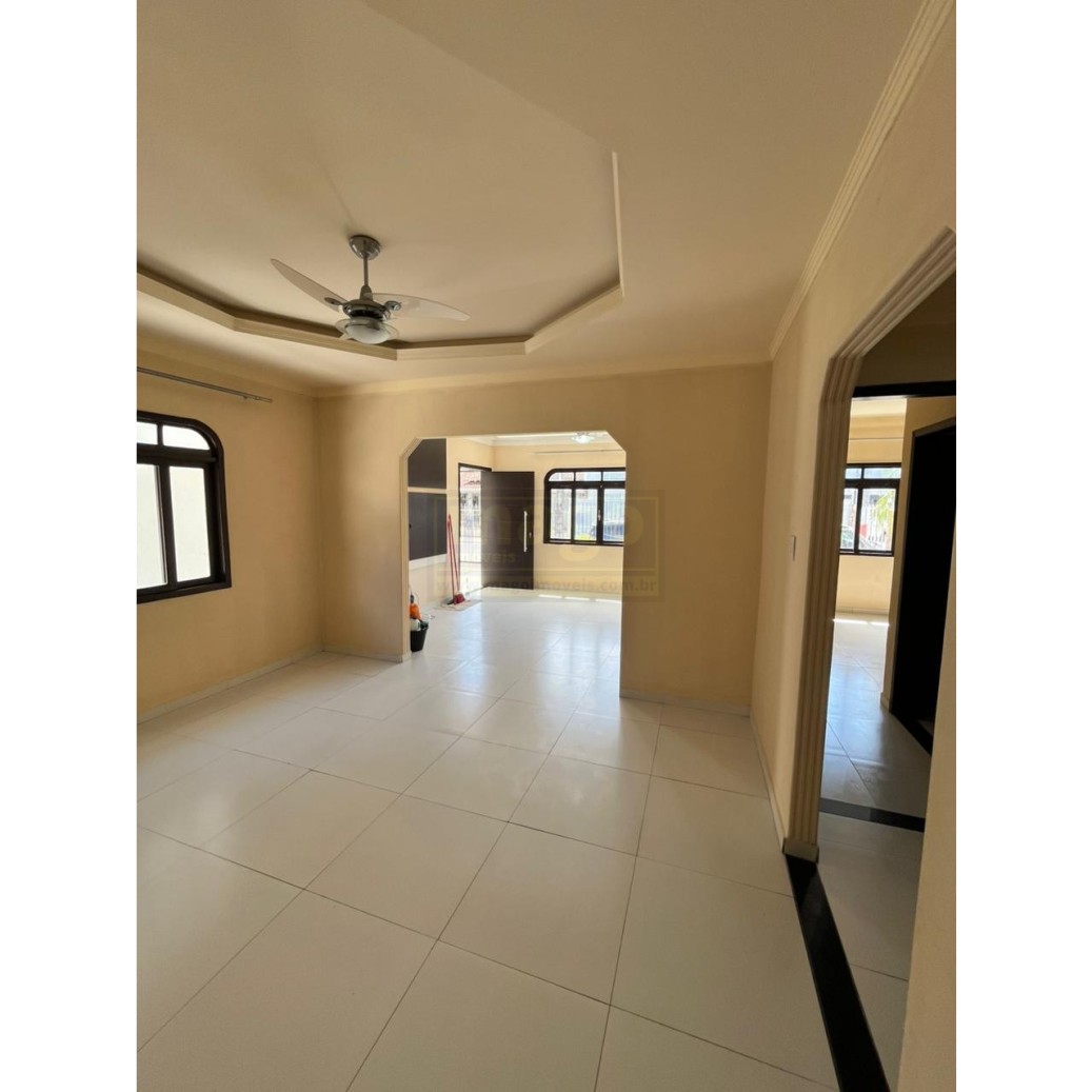 Casa 3 quartos para Venda no bairro Centro em Camboriú