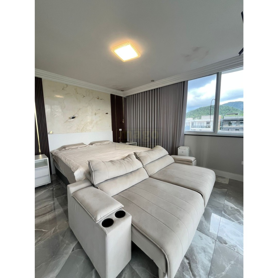 Casa 04 quartos para Locação Anual no bairro Santa Regina em  Camboriú