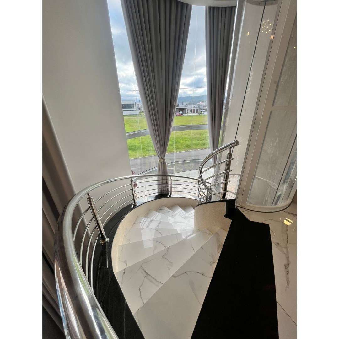 Casa 04 quartos para Locação Anual no bairro Santa Regina em  Camboriú