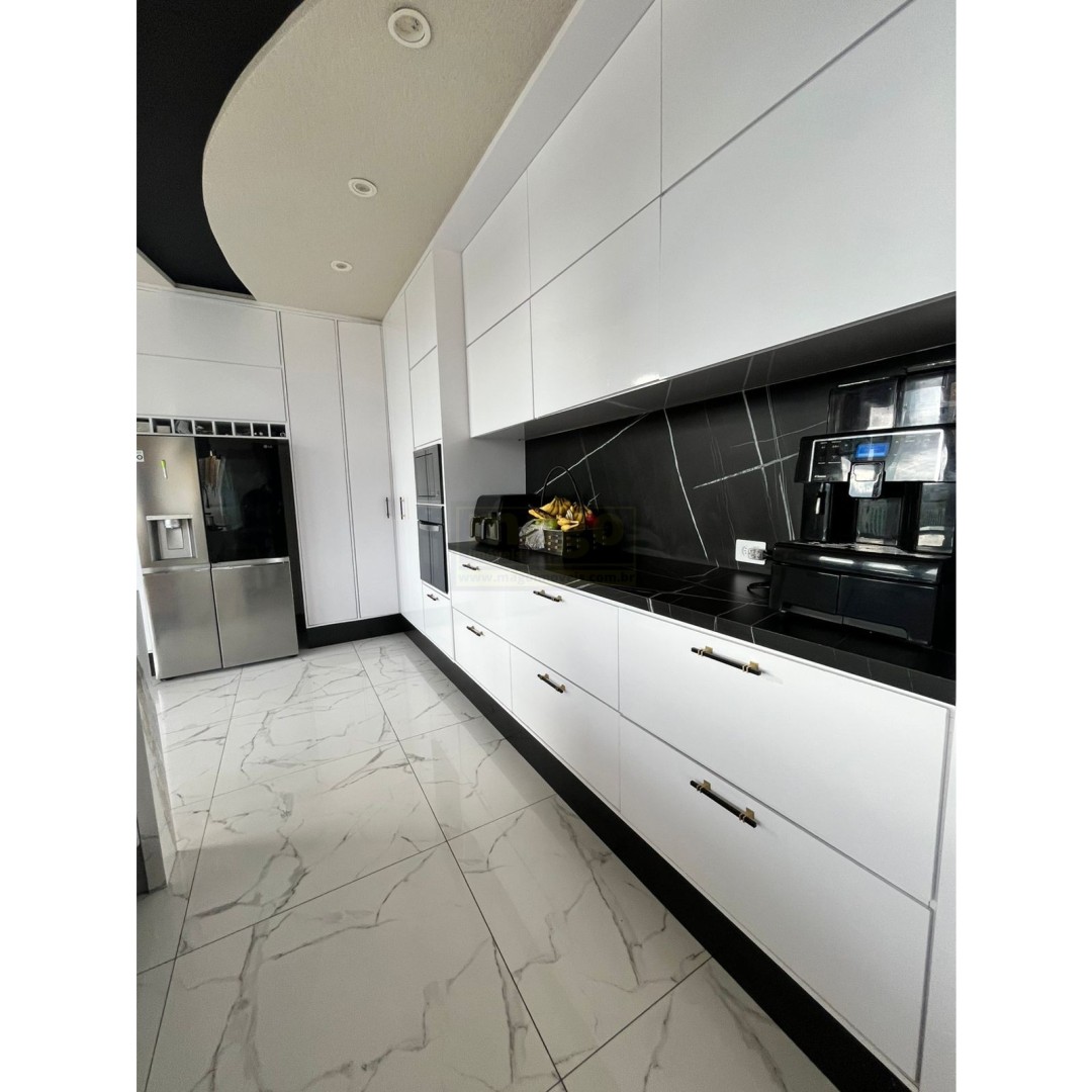 Casa 04 quartos para Locação Anual no bairro Santa Regina em  Camboriú