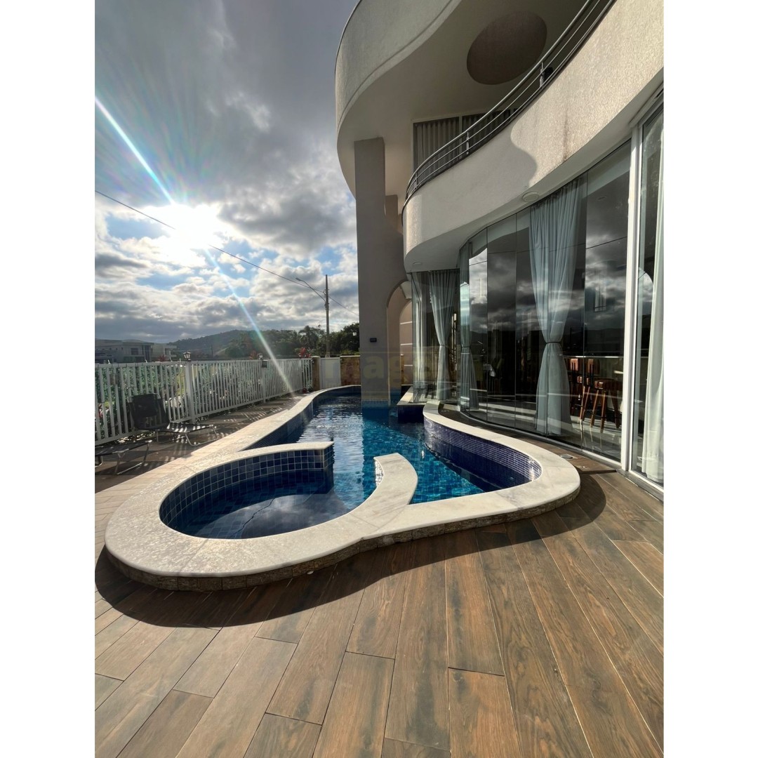 Casa 04 quartos para Locação Anual no bairro Santa Regina em  Camboriú