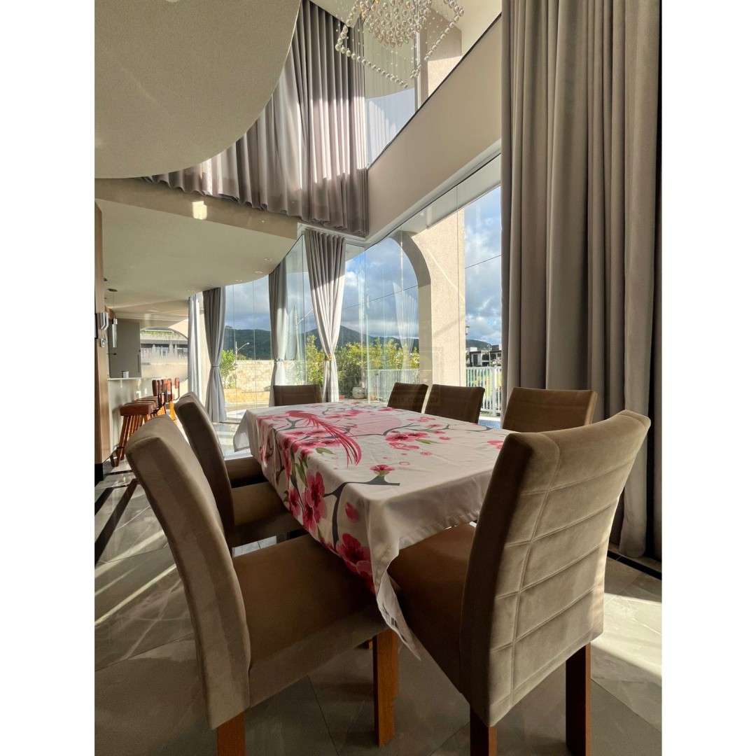 Casa 04 quartos para Locação Anual no bairro Santa Regina em  Camboriú