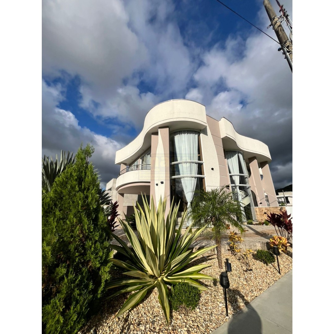 Casa 04 quartos para Locação Anual no bairro Santa Regina em  Camboriú