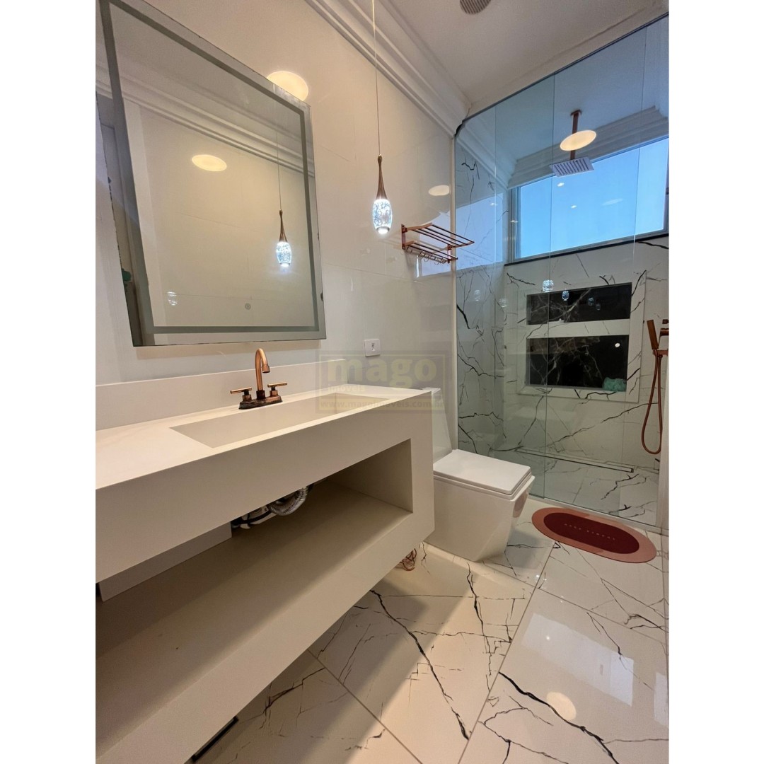 Casa 04 quartos para Locação Anual no bairro Santa Regina em  Camboriú