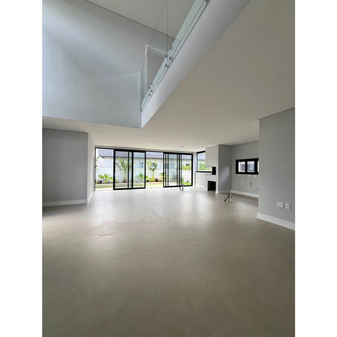 Casa 04 suítes para Venda no bairro Santa Regina em  Camboriú