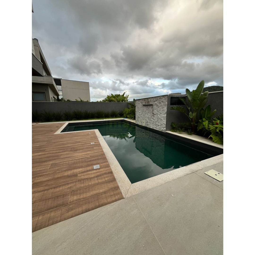 Casa para Venda em condominio fechado em  Camboriú