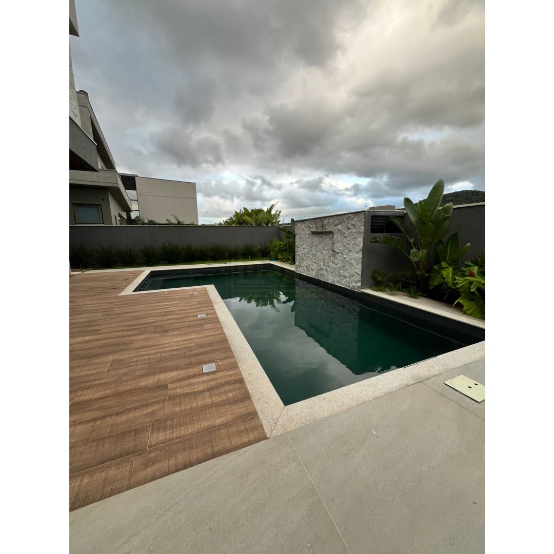 Casa para Venda em condominio fechado em  Camboriú