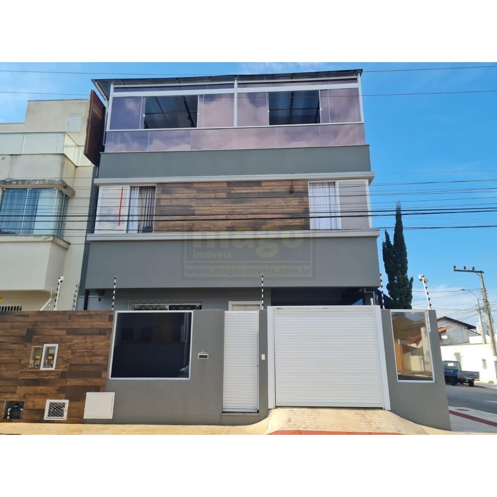 CASA COM 2 SUÍTES PARA LOCAÇÃO ANUAL 
