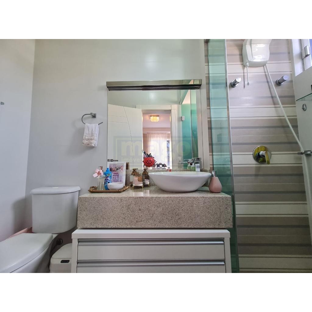 CASA COM 2 SUÍTES PARA LOCAÇÃO ANUAL 