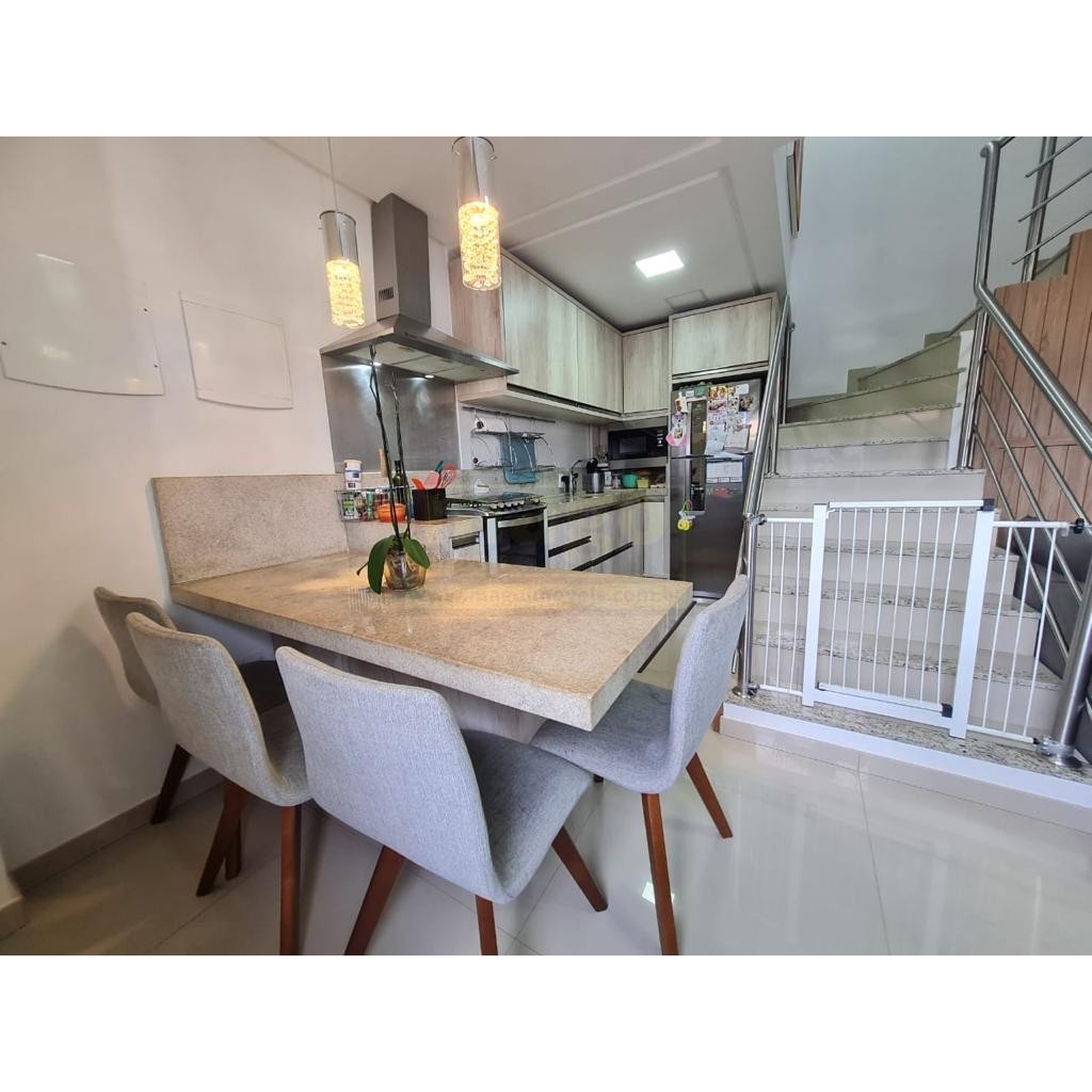 CASA COM 2 SUÍTES PARA LOCAÇÃO ANUAL 