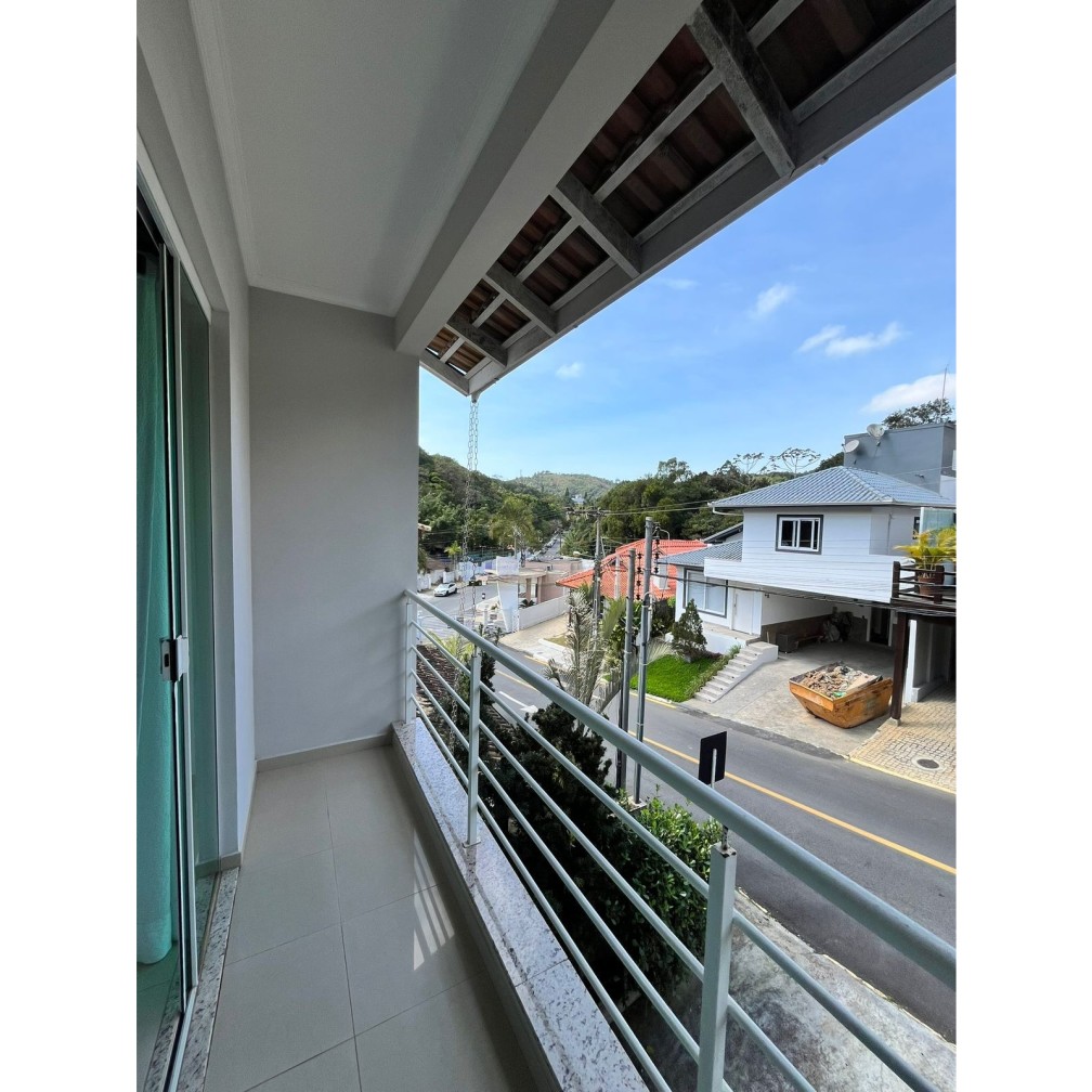 Casa 3 suítes para Locação Anual no bairro Ariribá em Balneário Camboriú