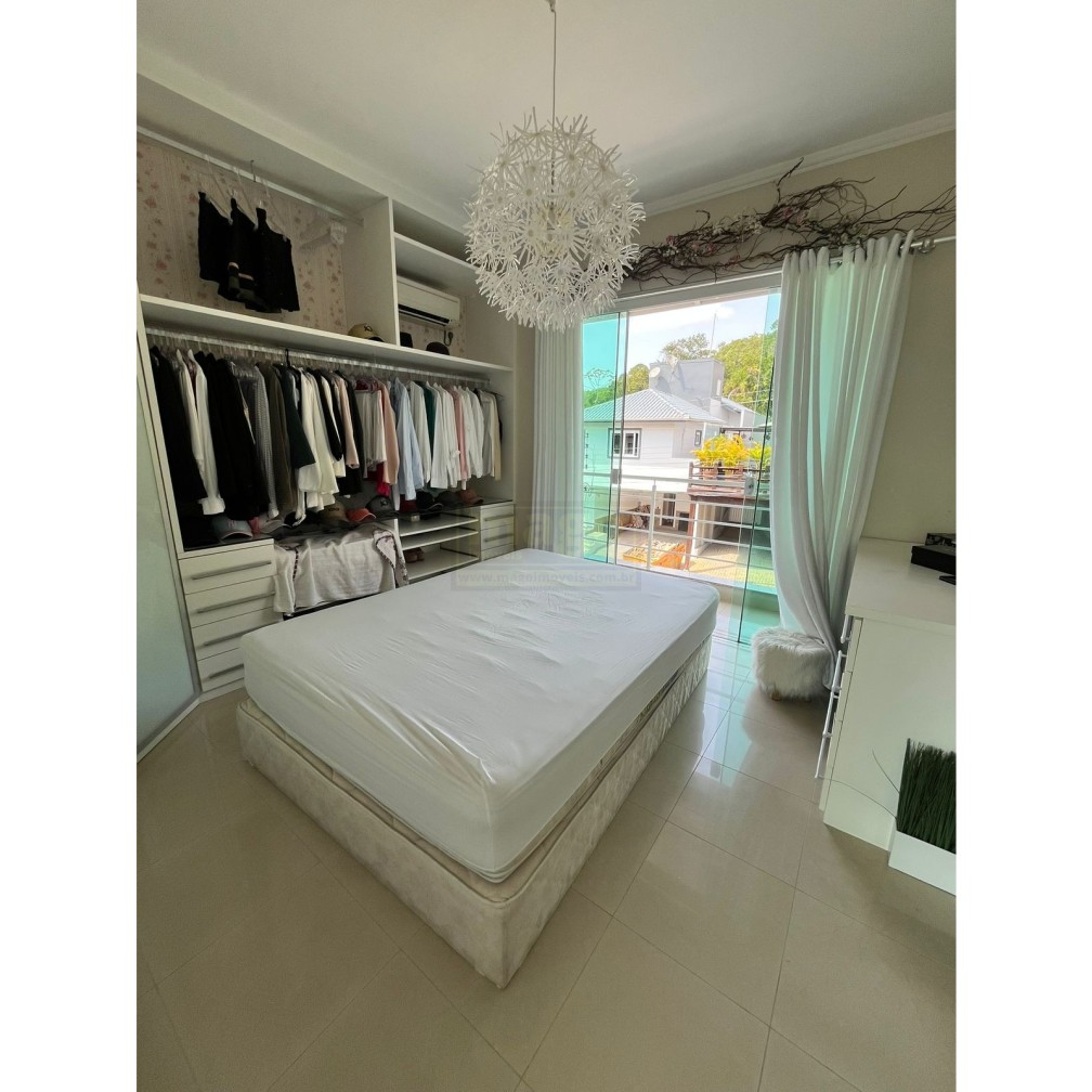 Casa 3 suítes para Locação Anual no bairro Ariribá em Balneário Camboriú